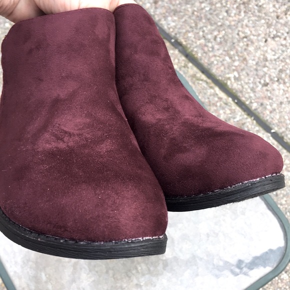 Burgundy Suede Quilted Ankle Boots size 7.5 / small 8 - Picture 5 of 10